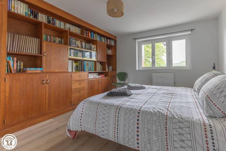 Gîte pour 6 personnes, avec Terrasse ainsi que Jardin et Vue à Parent - 3