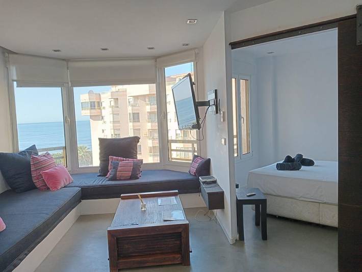 Apartamento entero, Piso en primera línea de mar con piscina y parking in Platja de l'Horta-Mutxavista (San Juan Playa), Campello