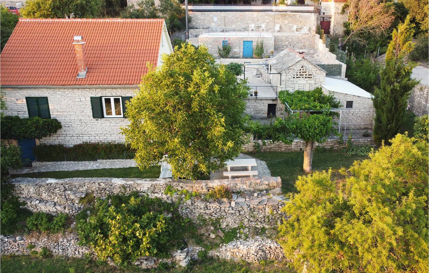 Reizende 2-Zimmer-Wohnung mit Pool, Terrasse und WLAN in Grad Benkovac, Zadar