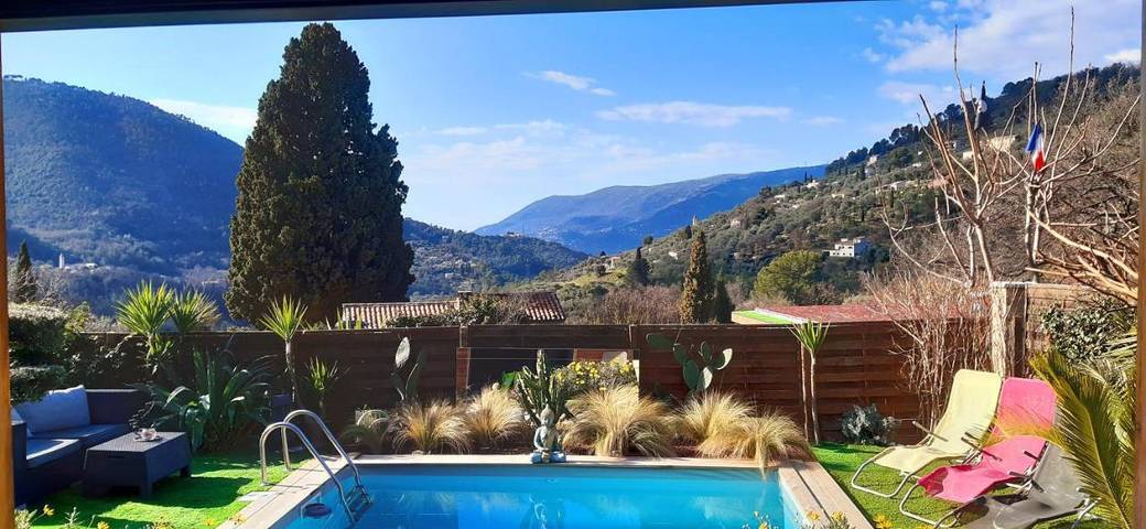 Location de vacances pour 6 personnes, avec piscine ainsi que jardin et vue à Levens - 2