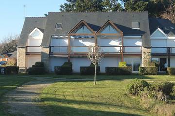 Gîte pour 4 personnes, avec terrasse et jardin dans Plage Kerfontaine