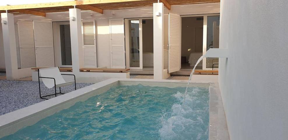 Chalet para 12 personas, con Jacuzzi y Terraza además de Jardín y Piscina en Delta del Ebro