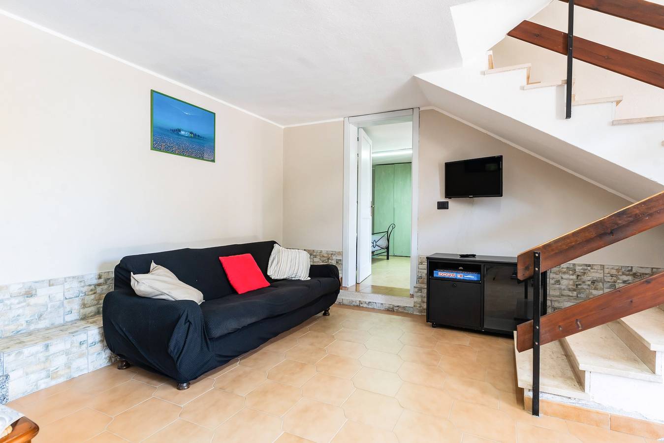 Entire apartment, Holiday Home 'Olmi' with Private Terrace, Wi-Fi and Air Conditioning in Capitana, Cagliari Province