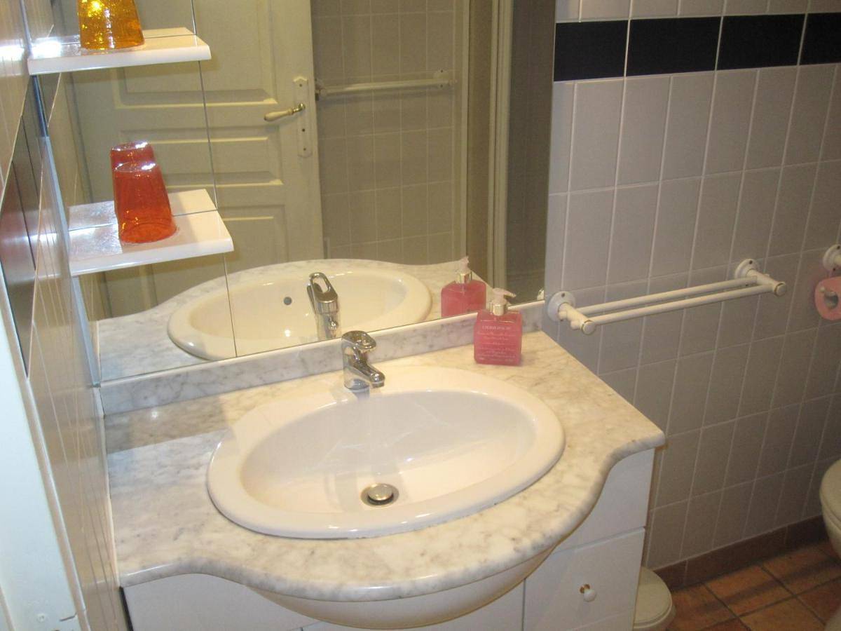 Triple Room with Private Bathroom in Les Vans, Parc national des Cévennes