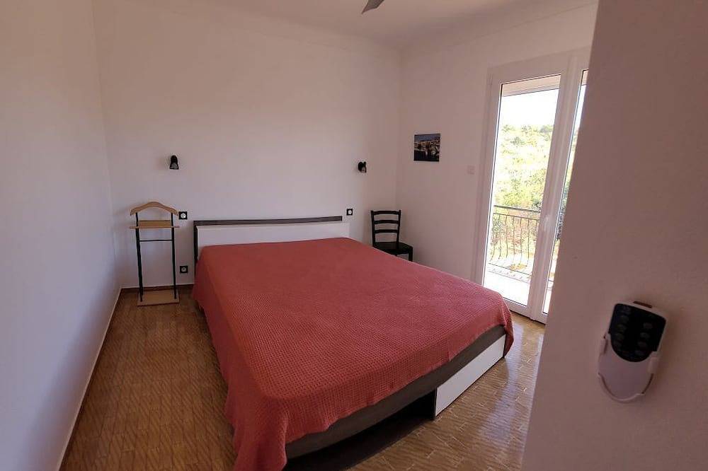 Logement Corse du Sud, 10 personnes, piscine, à 4 mn à pied de la  plage. in Sagone, Coggia