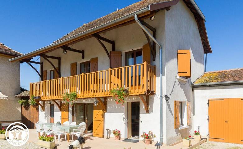 Gîte pour 8 personnes, avec Terrasse ainsi que Jardin et Piscine
