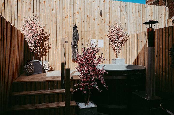 Cottage for 3 people, with hot tub and garden in Ulverston
