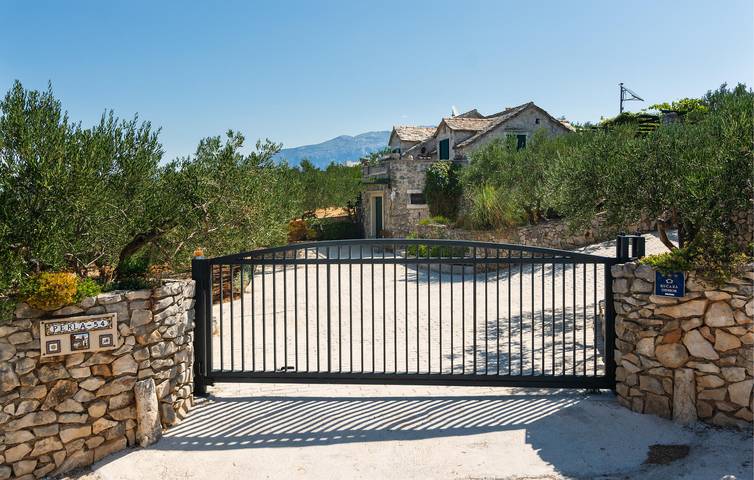 Charmantes Apartment mit Terrasse, WLAN und Strandzugang in 2 km Entfernung in Povlja, Brac