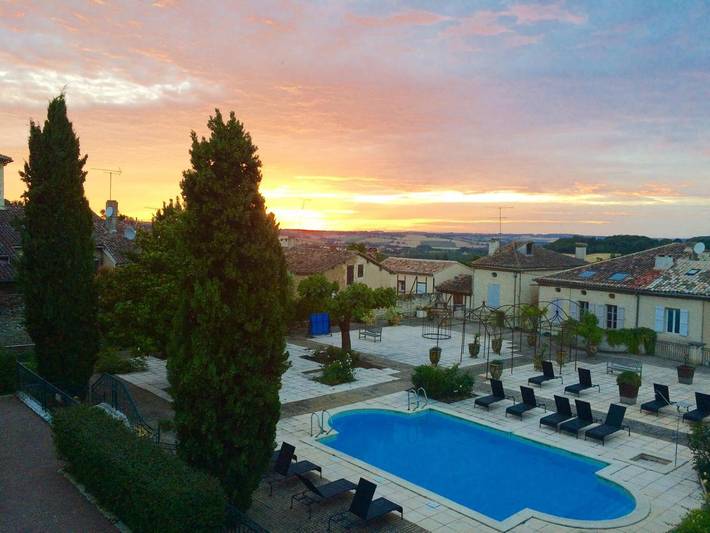 Hôtel pour 2 personnes, avec piscine ainsi que terrasse et jardin, animaux acceptés