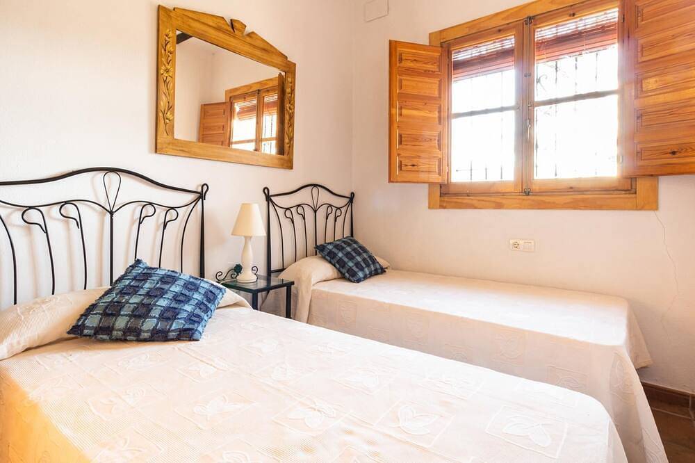 Complejo de 3 apartamentos con piscina, in Melegís, El Valle