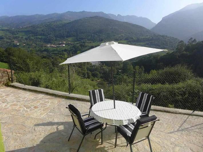 Casa rural para 8 personas, con vistas y terraza en Peñamellera Baja