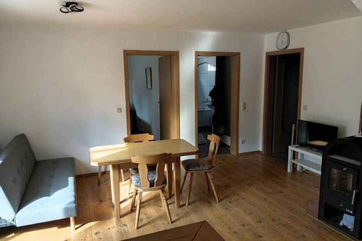 Ganze Wohnung, Uriges Apartment mit Terrasse, Ofen und Bar in Peiting, Romantische Straße