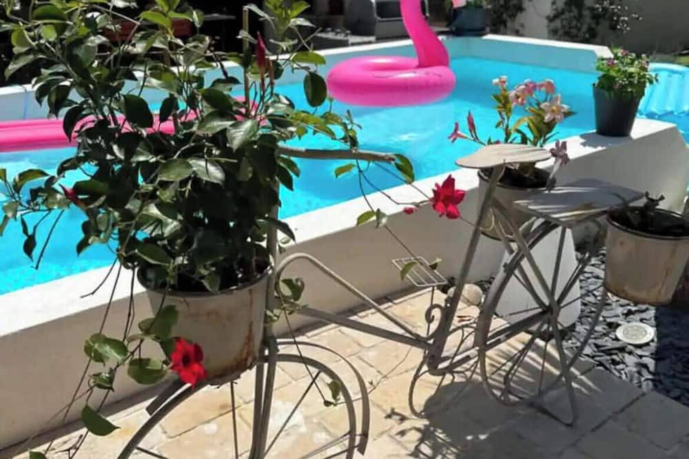 Magnificent villa with swimming pool and jacuzzi in Rognes, Region de Aix-en-Provence