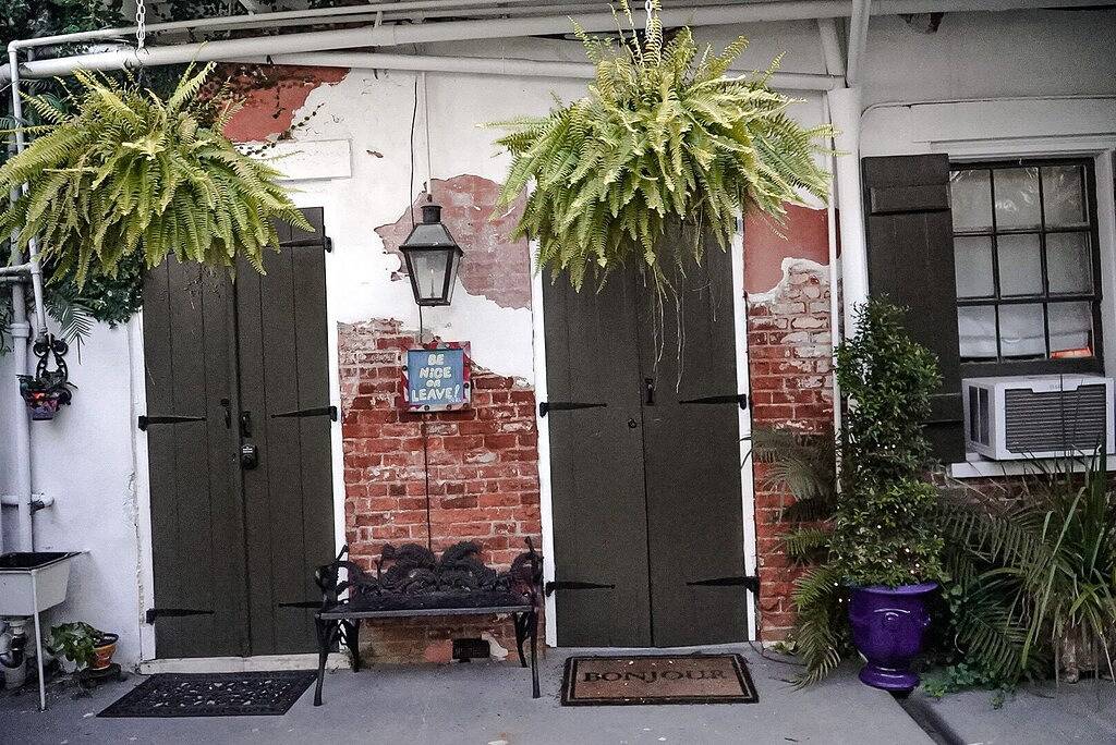 Ganze Wohnung, Shot Of Bourbon in Vieux Carre, New Orleans