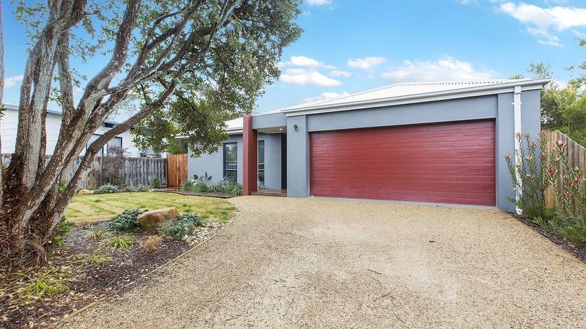 Holiday home for 8 people, with garden in Inverloch