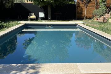 Gîte pour 2 personnes, avec jardin et piscine à Aubignan