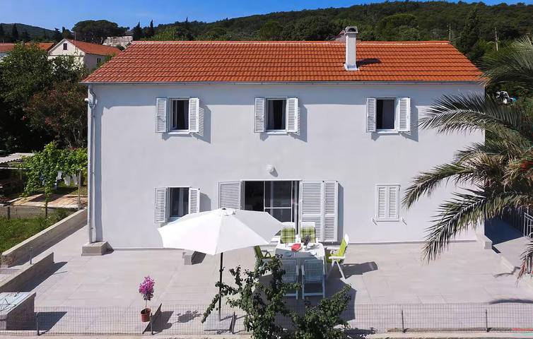 Geräumig, 2,5 km vom Strand entfernt: WLAN, Pool, Terrasse und Parkplatz inklusive in Sali, Dugi Otok