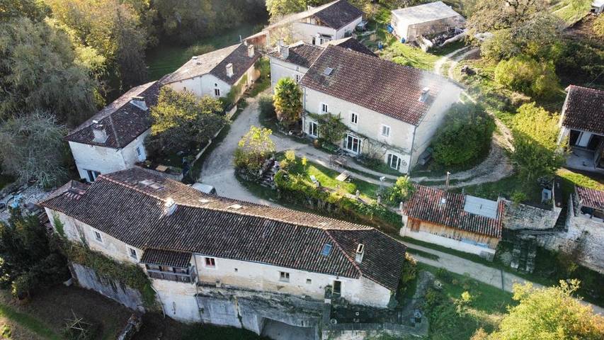 Chambre d’hôte pour 11 personnes, avec jardin et vue en Charente