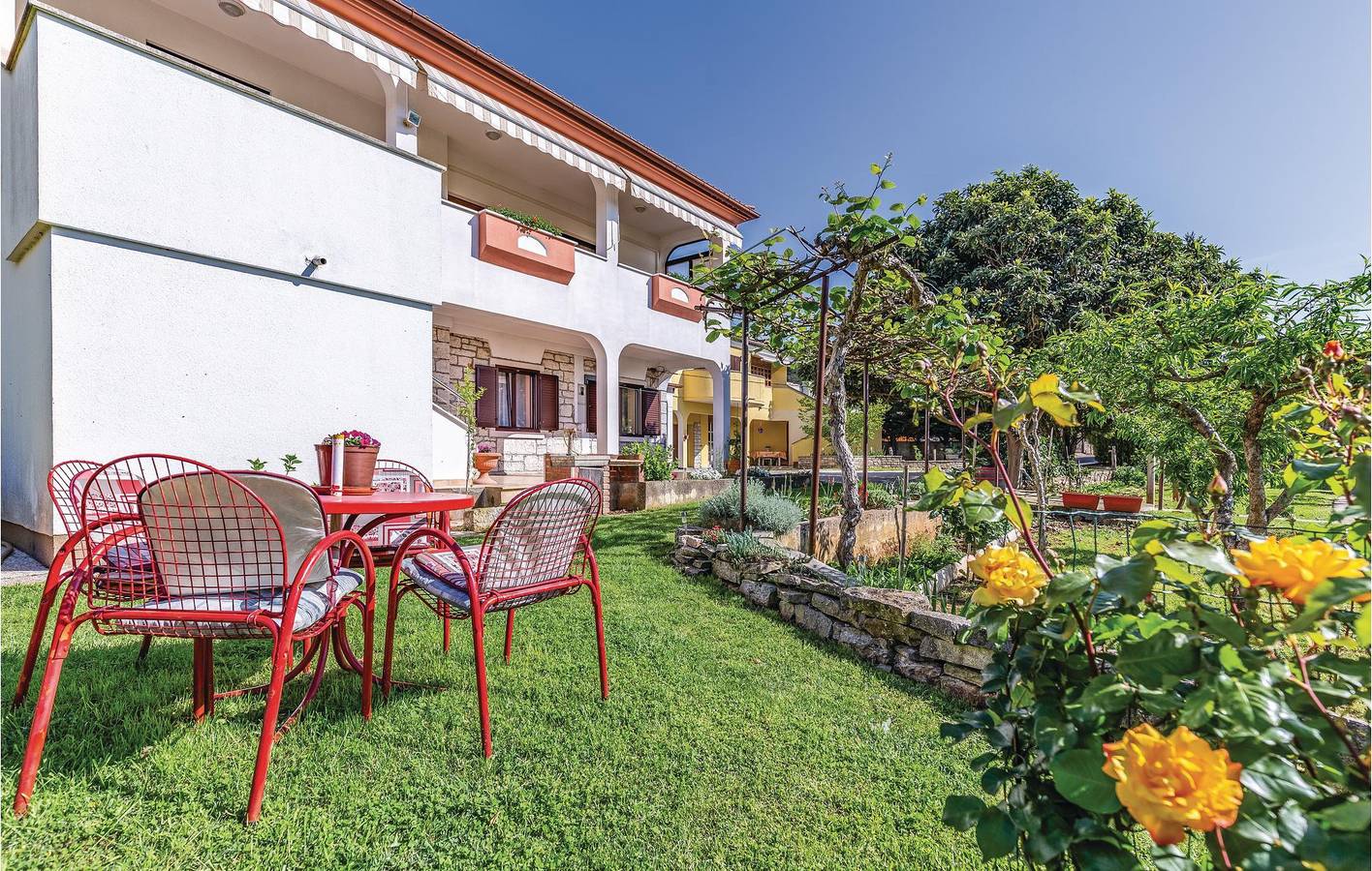 Hel ferielejlighed, Ferielejlighed for 4 personer med terrasse in Pula, Pula-Medulin