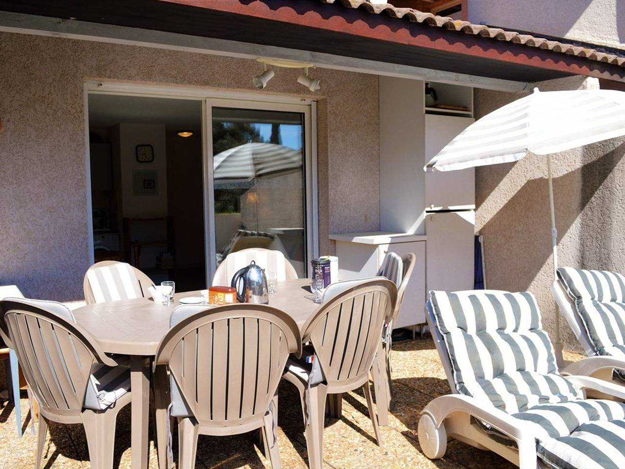 Entire apartment, Sunny 2-Room Apartment with Terrace and Pool, Near Beach in Cavalière, Le Lavandou