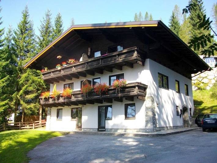 Ferienwohnung für 5 Personen, mit Balkon und Terrasse sowie Garten und Ausblick in Sankt Martin am Tennengebirge
