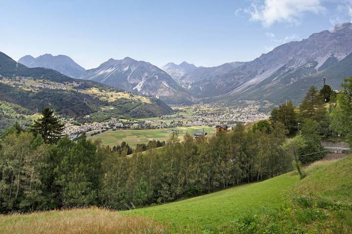 Apartamento entero, Apartamento "Taulain Gotrosio" cerca de las pistas de esquí con terraza descubierta y Wi-Fi in Valdisotto, Parque Nacional Stelvio