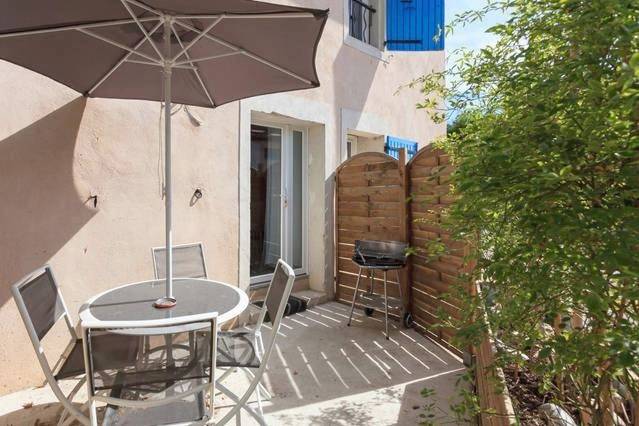 Location de vacances pour 4 personnes, avec vue ainsi que jardin et piscine, animaux acceptés à Bollène - 3