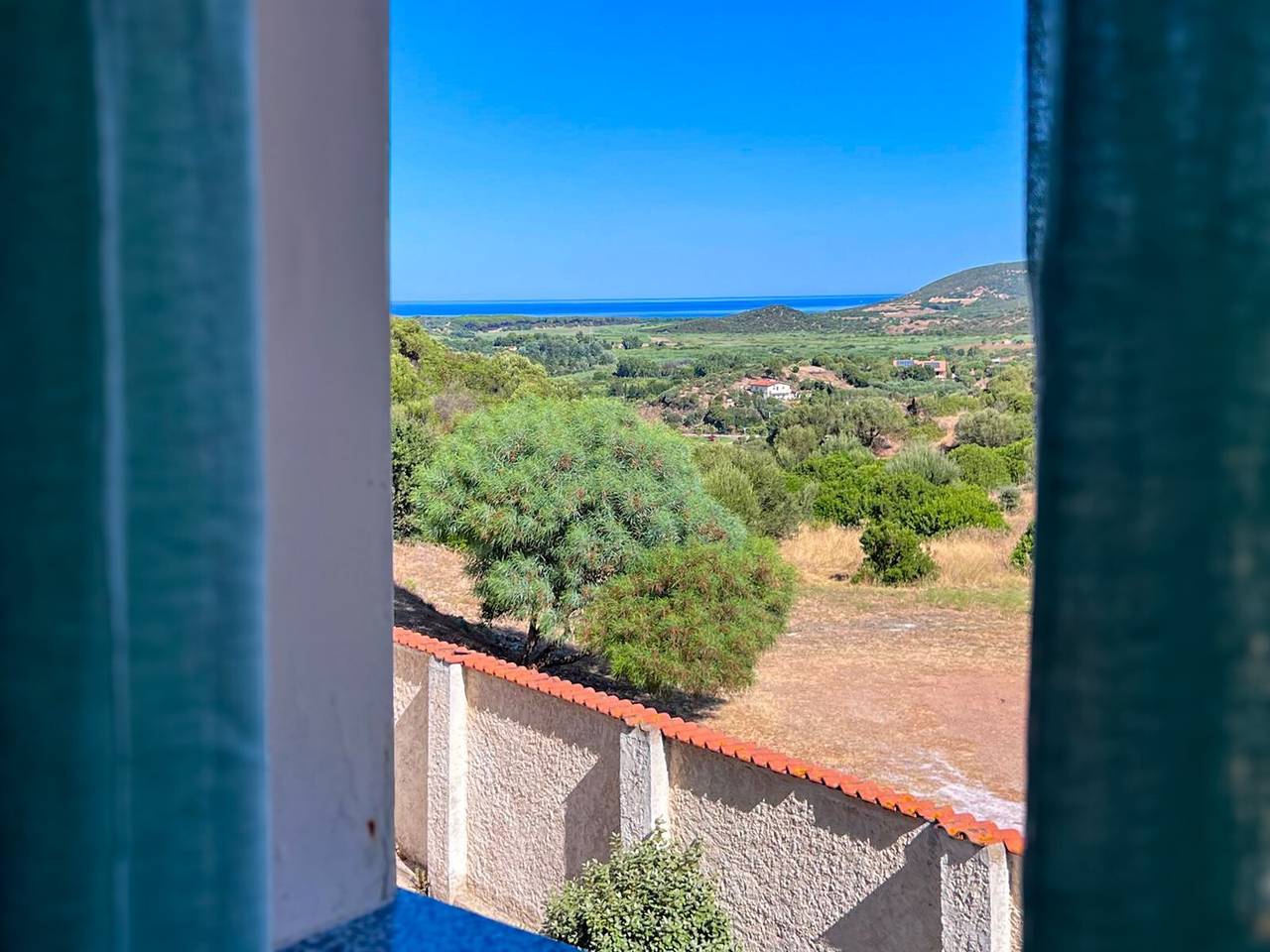 Camera matrimoniale con bagno privato e vista mare in Gonnesa, Iglesiente