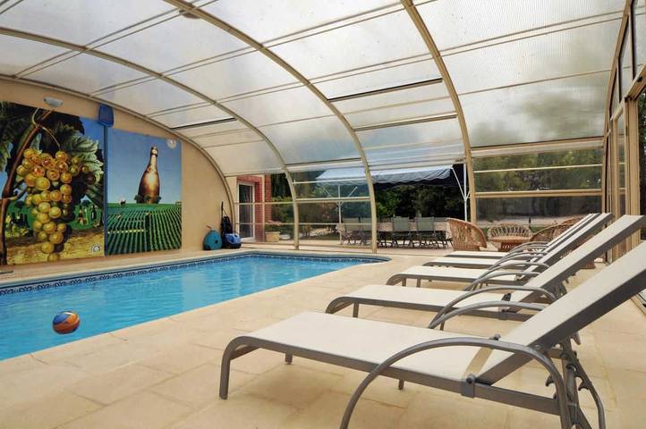 Gîte pour 9 personnes, avec Terrasse ainsi que Jardin et Piscine à Moussy