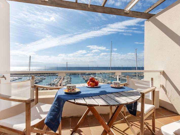 Location de vacances pour 4 personnes, avec Balcon ainsi que Terrasse et Vue à Calafat