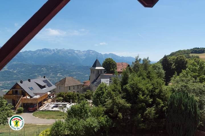 Gîte pour 8 personnes, avec terrasse ainsi que vue et jardin à Saint-Hilaire (Isère) - 4