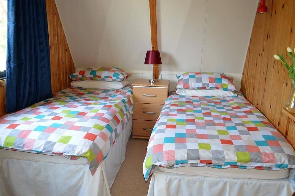 Loch view location in Holiday park, sleeps 4 persons, off road parking, free Wi-Fi in Kirn, Dunoon