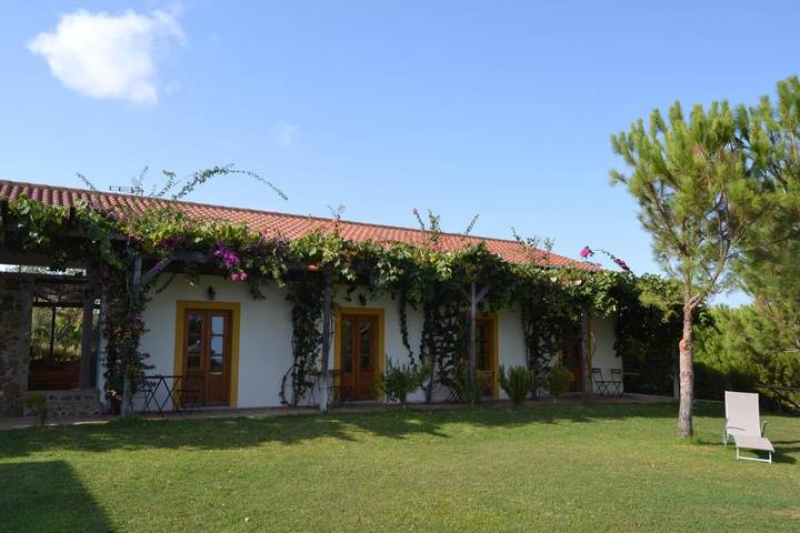 Pousada para 3 pessoas, com Terraço e Jardim e ainda Piscina and Vista em Ria Formosa