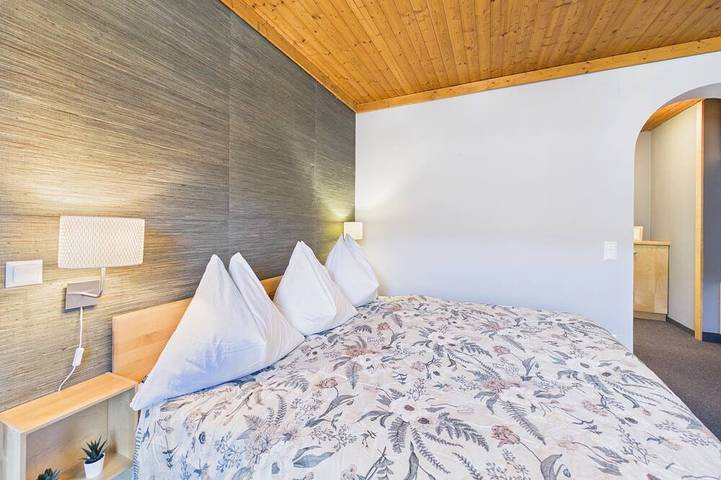 Ferienwohnung für 4 Personen, mit Garten und Pool sowie Balkon