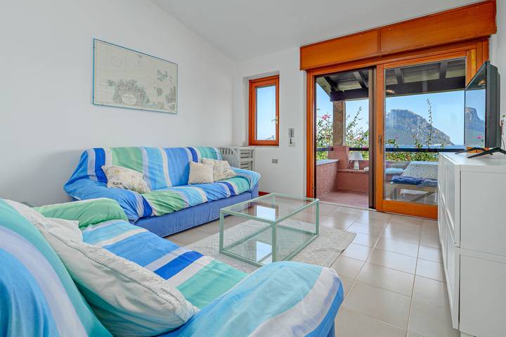 Gîte pour 7 personnes, avec balcon dans Loiri Porto San Paolo - 3