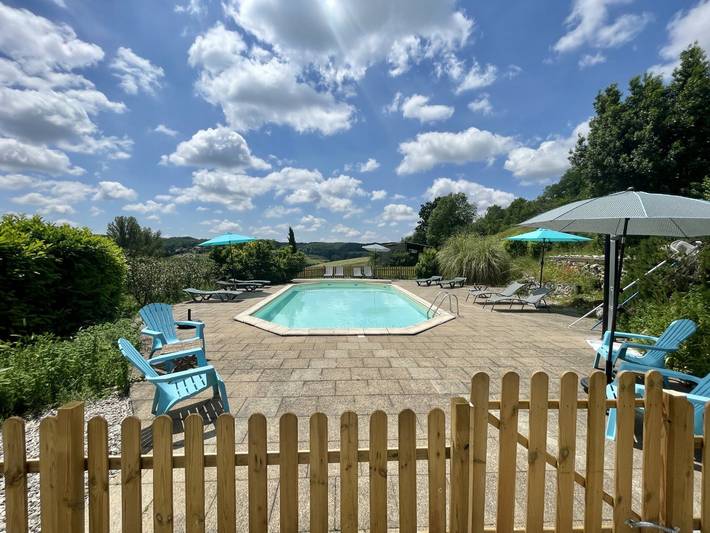 Gîte pour 2 personnes, avec piscine et jardin ainsi que sauna et terrasse à Courbiac