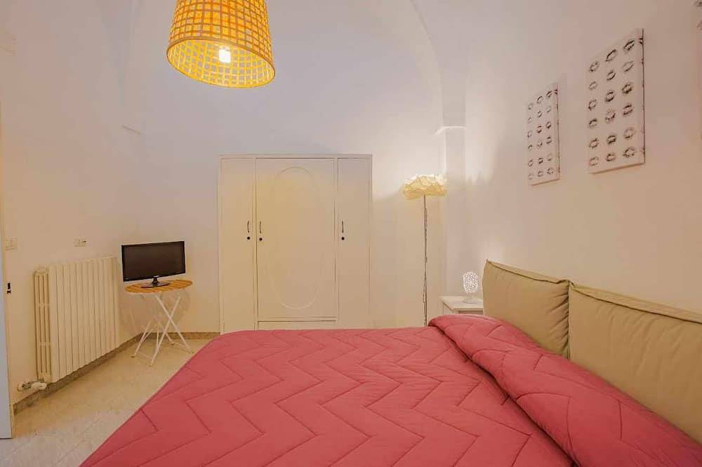 Appartamento intero, Typical house - near city center - private garden - 8 km to the beach in San Vito dei Normanni, Salento
