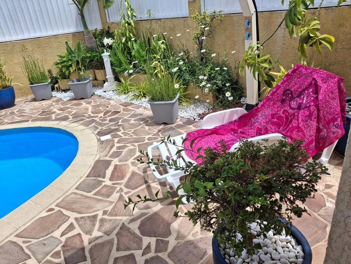 Gîte pour 2 personnes, avec terrasse et piscine dans Trois Mares - 2