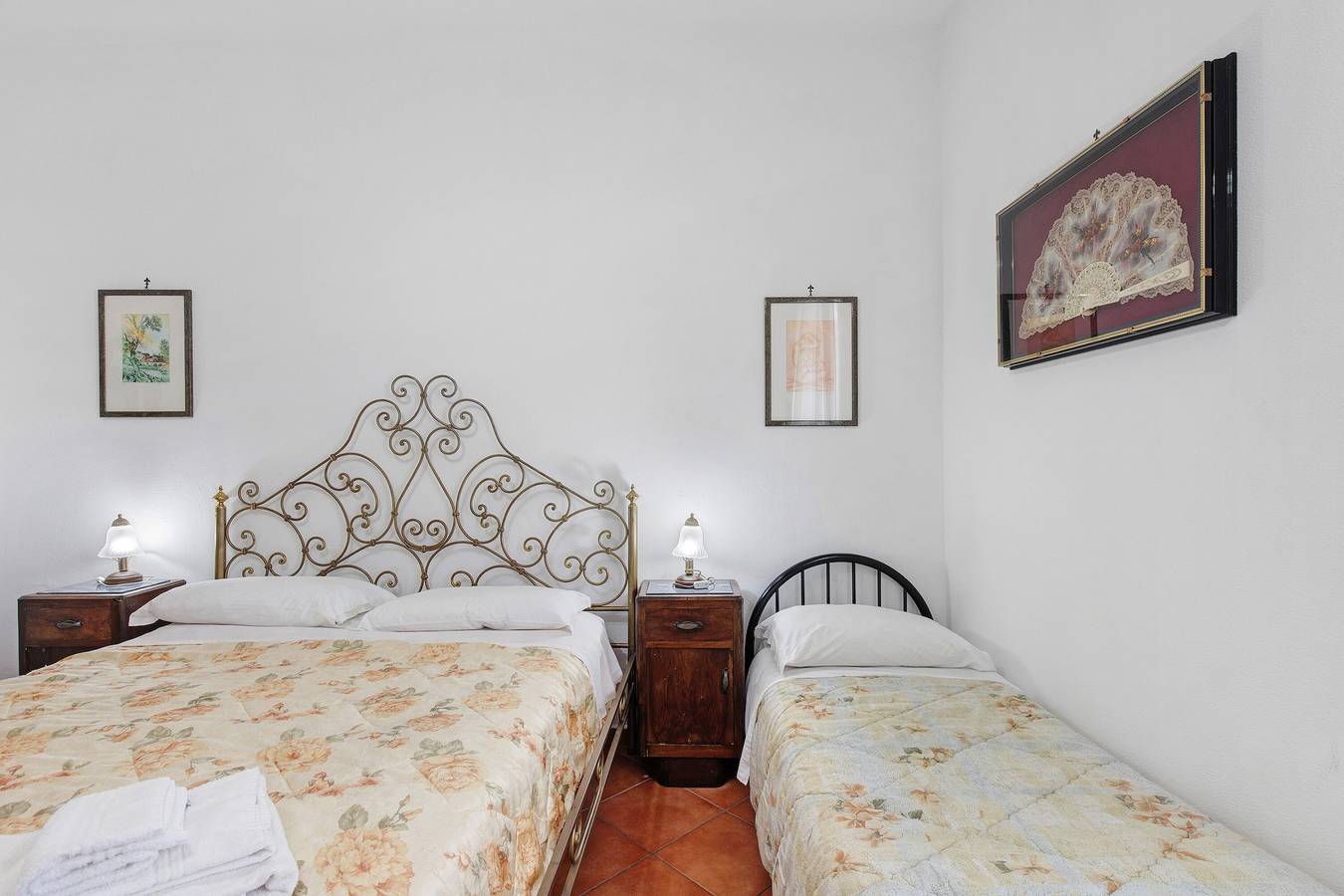 Zimmer 'Matrimoniale mit Einzelbett' mit Gemeinschaftsgarten und Wlan in Rocca di Papa, Parco Regionale dei Castelli Romani