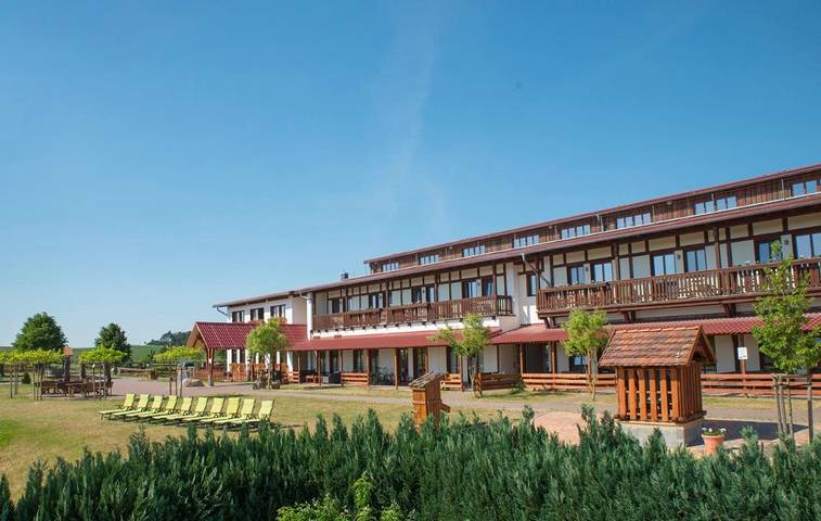Hotel für 9 Personen, mit Balkon und Terrasse sowie Garten und Pool