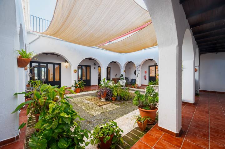 Casa rural para 40 personas, con jardín además de vistas al lago y piscina para niños, Familias con niños en El Ronquillo - 2