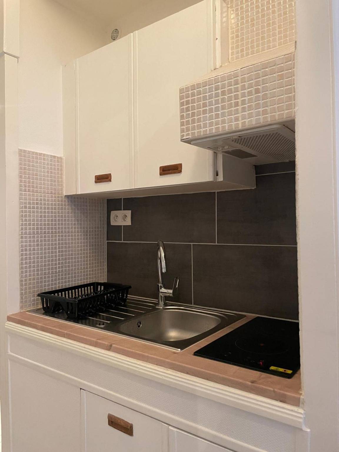 Apartamento entero, Apartamento dúplex encantador para 3 personas con Wi-Fi, todo a pie in Joigny, Auxerre region