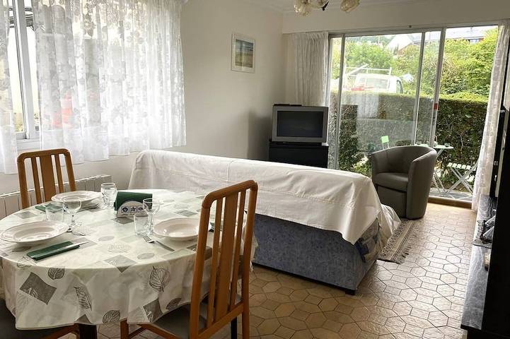 Gîte pour 3 personnes, avec piscine dans Office De Tourisme De Saint Cast Le Guildo