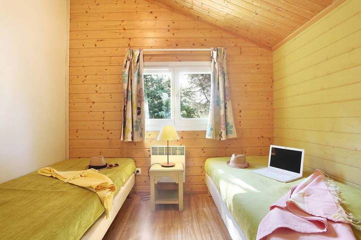 Pleasant chalet with covered terrace in Carnoux-en-Provence, Mediterranean Coast (France)