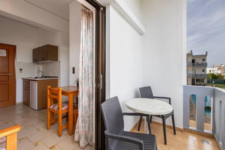 Hel lägenhet, Apartment 'Popi  3 Adults' with Sea View, Wi-Fi and Air Conditioning in Agia Marina, Chania region