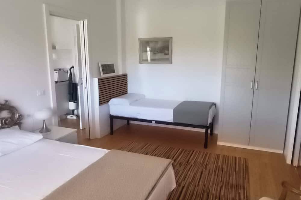 Villa le statue is 5 km from the center of Florence, pool and private parking in Florence, Province de Florence