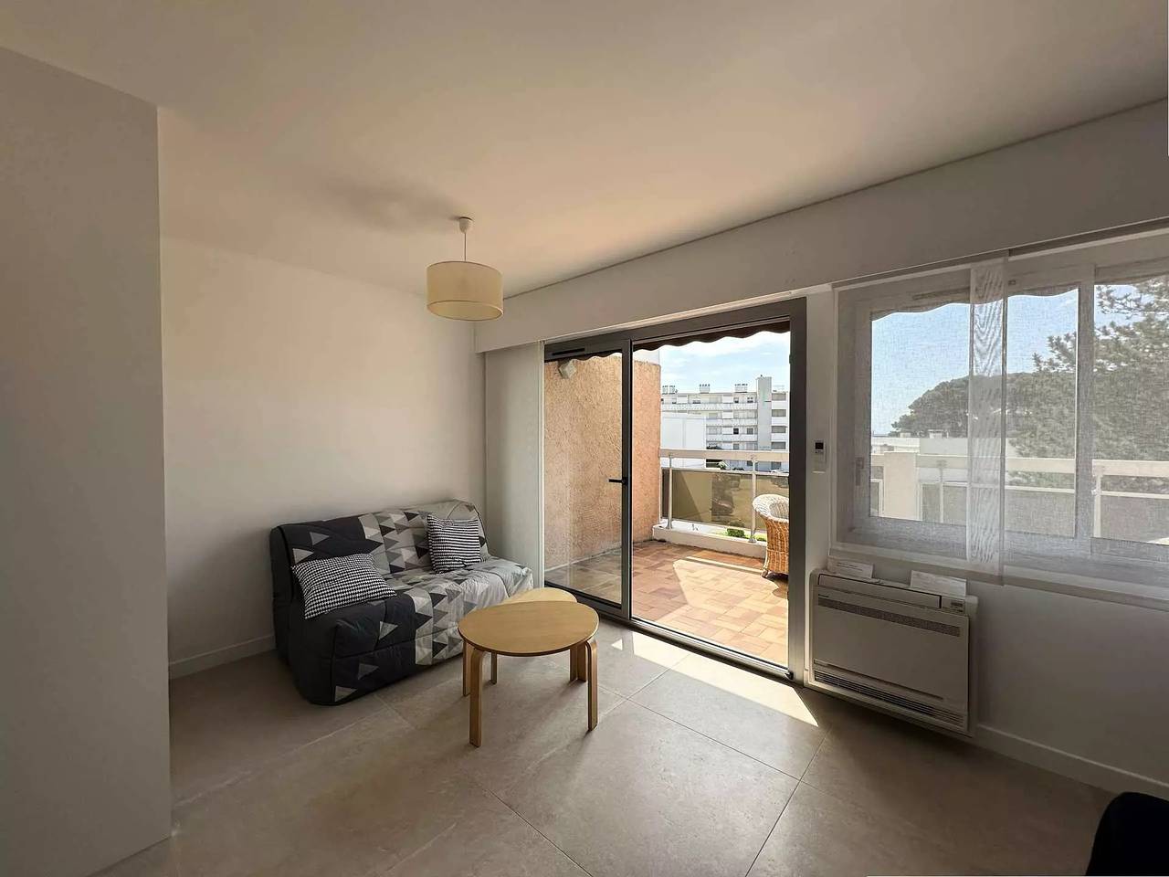 Studio entier, Studio climatisé pour 4 personnes à 50 m de la plage situé aux Salins d'Hyères in Hyeres, Parc national de Port-Cros