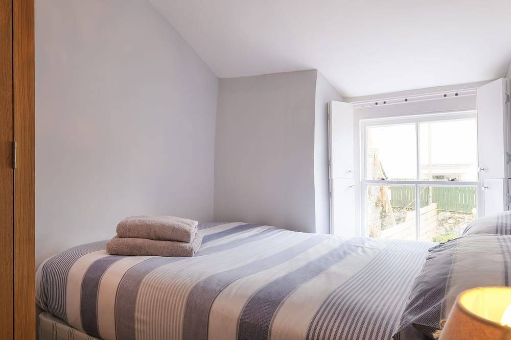 Lantern Cottage, pet friendly, country holiday cottage in Charlestown in Charlestown, Cornwall