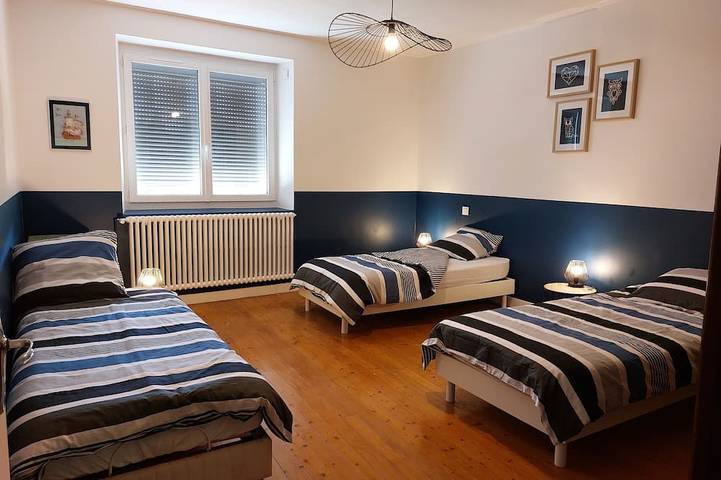 Désiré's Workshop: A Renovated Family Home Surrounded by Greenery in the Heart of the Jura in Cogna, Französischer Jura