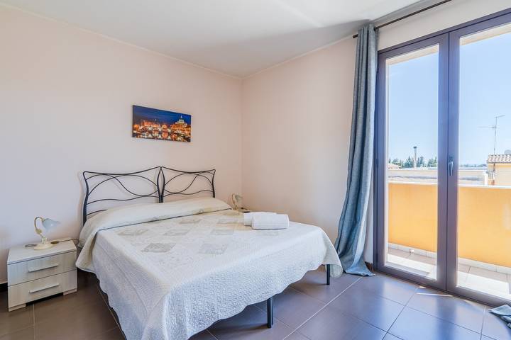 Appartement entier, Appartement de vacances "San Martino Sofia" avec terrasse privée, balcon et Wi-Fi in Cassibile, Syracuse